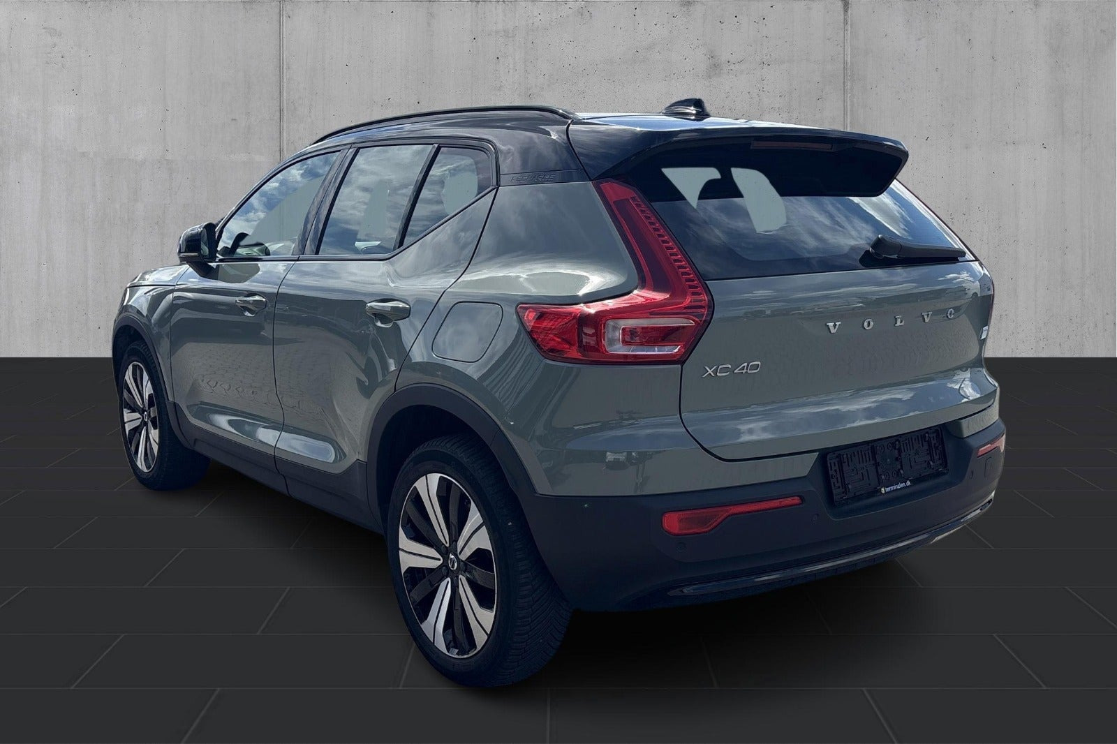 Grøn Volvo XC40 fra 2023