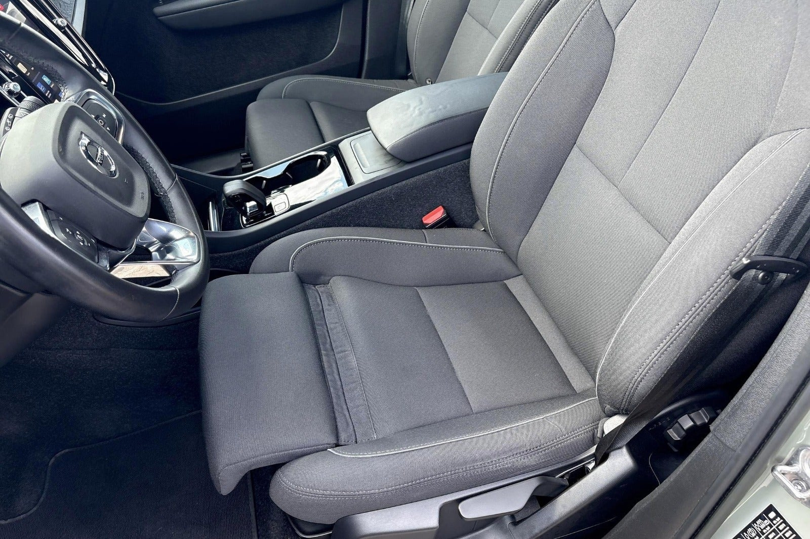Grøn Volvo XC40 fra 2023