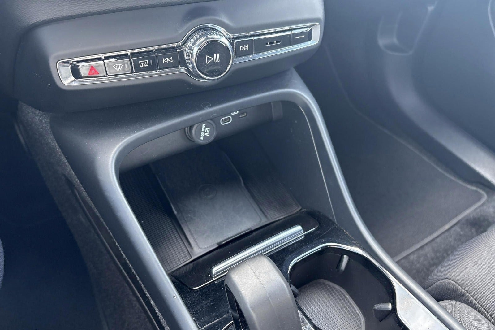 Grøn Volvo XC40 fra 2023