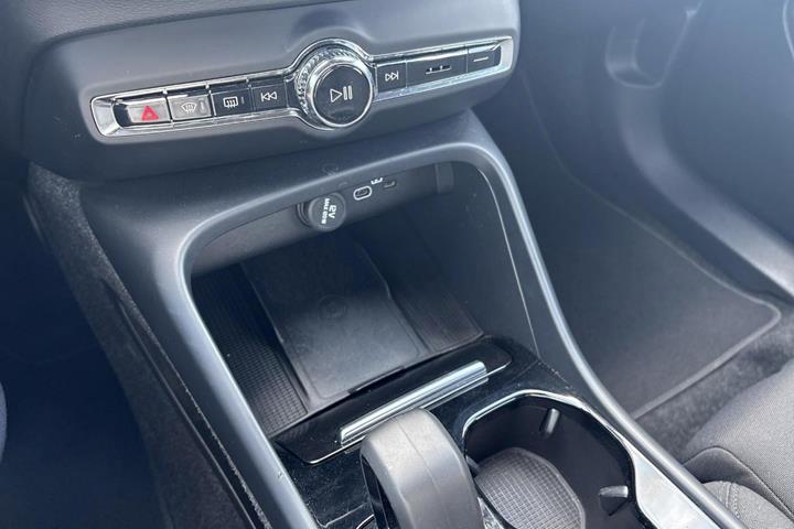 Grøn Volvo XC40 fra 2023
