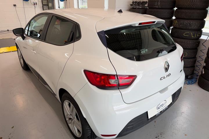 Hvid Renault Clio IV fra 2018