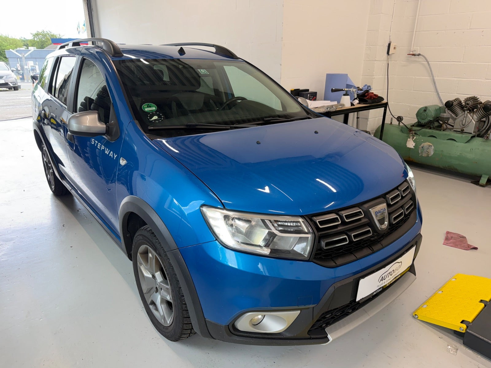 Blå Dacia Logan Stepway fra 2018