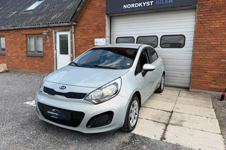 Sølv Kia Rio fra 2014