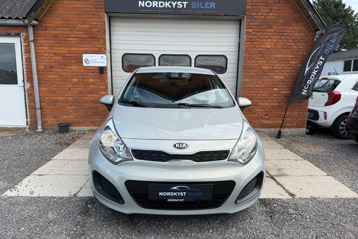 Sølv Kia Rio fra 2014