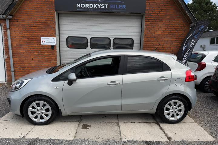 Sølv Kia Rio fra 2014