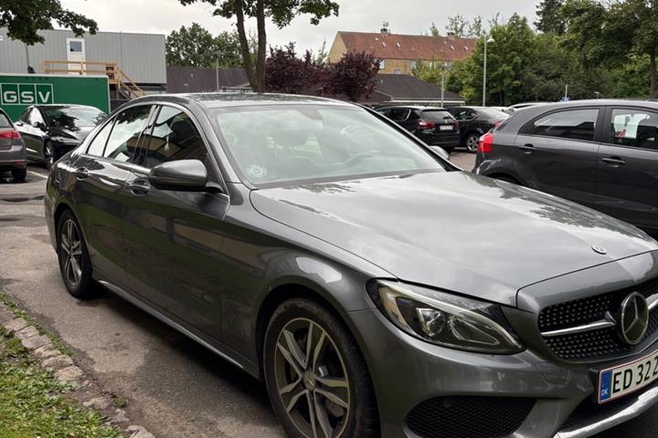 Grå Mercedes C220 d fra 2017