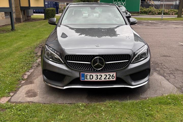 Grå Mercedes C220 d fra 2017