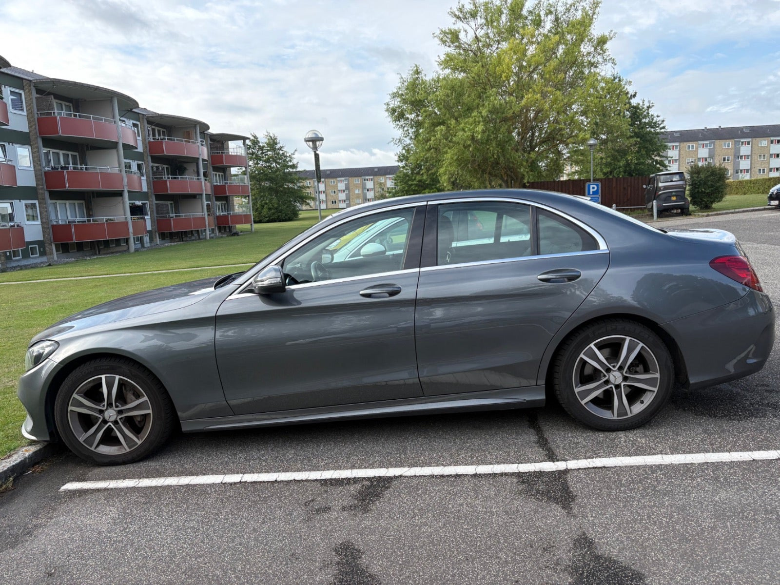Grå Mercedes C220 d fra 2017
