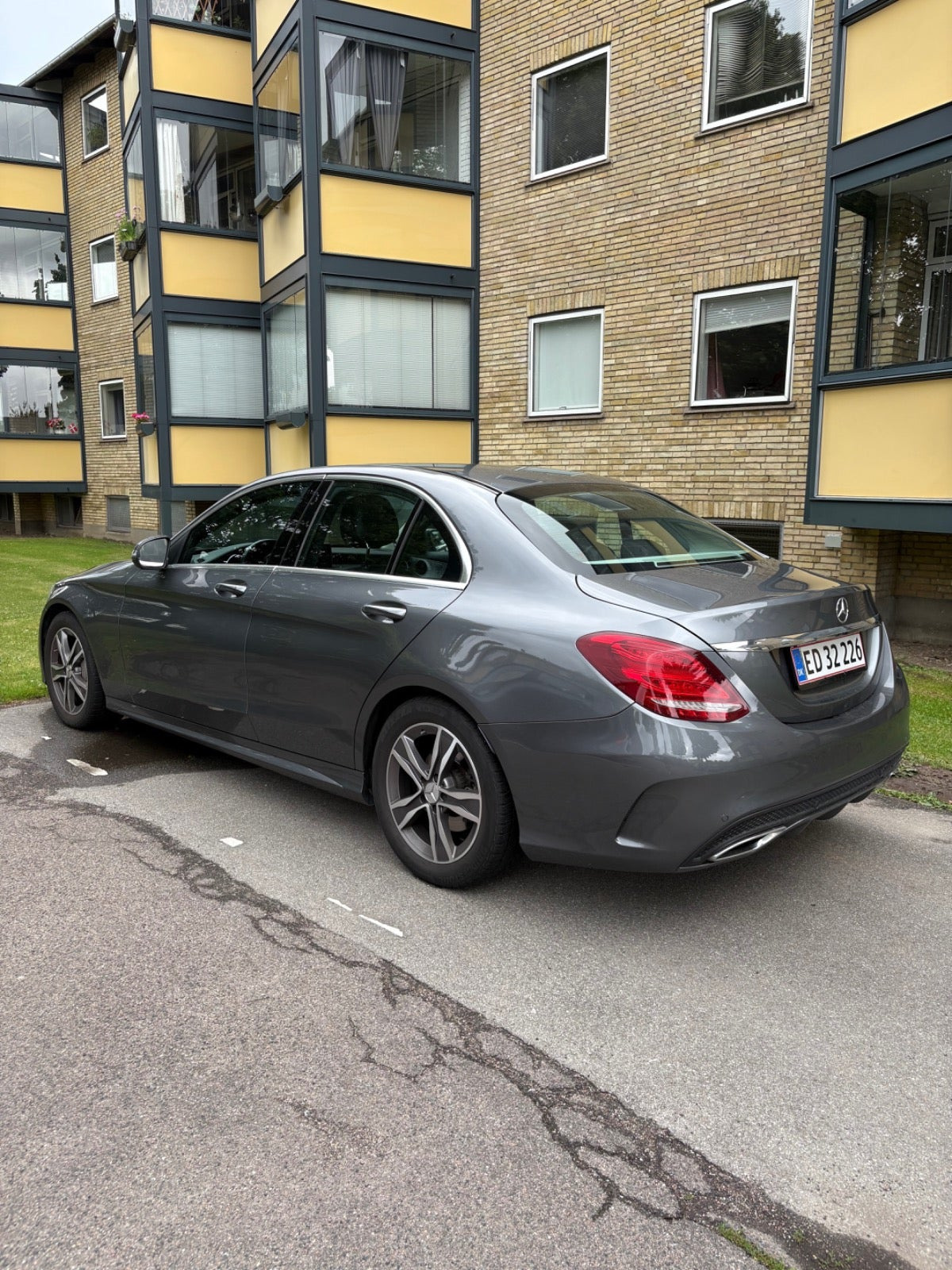 Grå Mercedes C220 d fra 2017