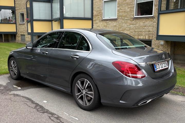 Grå Mercedes C220 d fra 2017