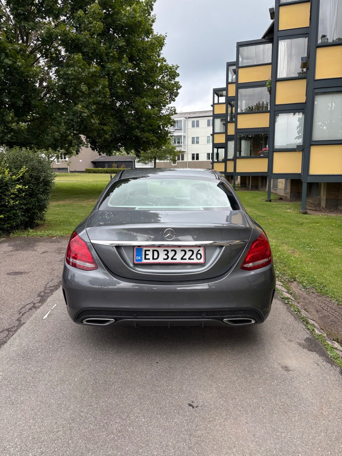 Grå Mercedes C220 d fra 2017