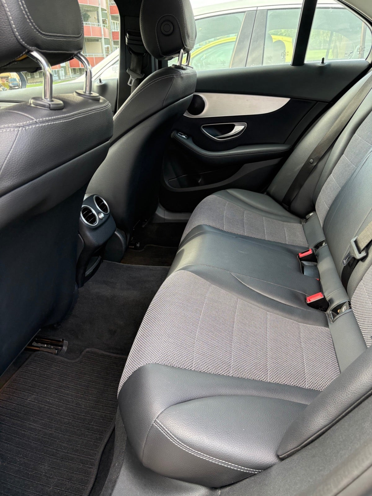 Grå Mercedes C220 d fra 2017