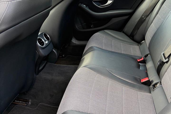 Grå Mercedes C220 d fra 2017