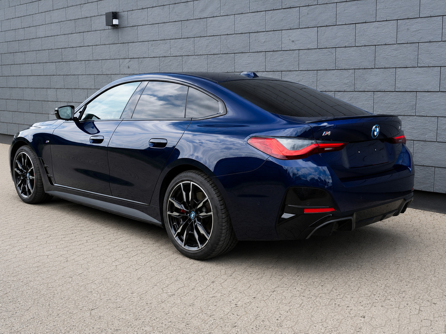 Blå BMW i4 fra 2023
