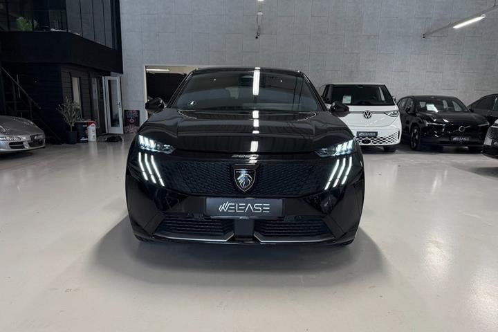 Sort Peugeot e-3008 fra 2025