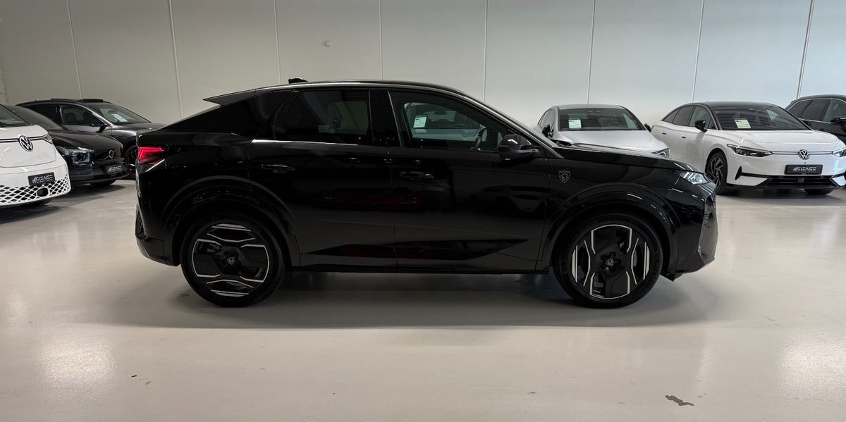 Sort Peugeot e-3008 fra 2025