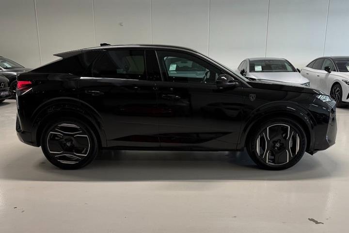 Sort Peugeot e-3008 fra 2025
