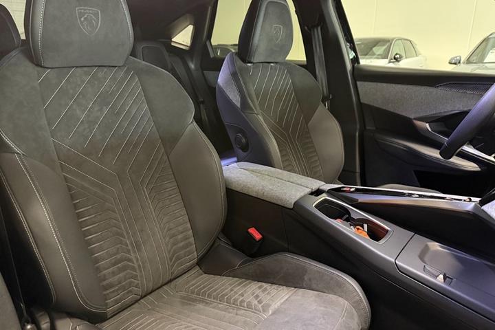 Sort Peugeot e-3008 fra 2025