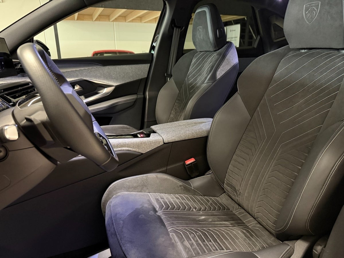 Sort Peugeot e-3008 fra 2025