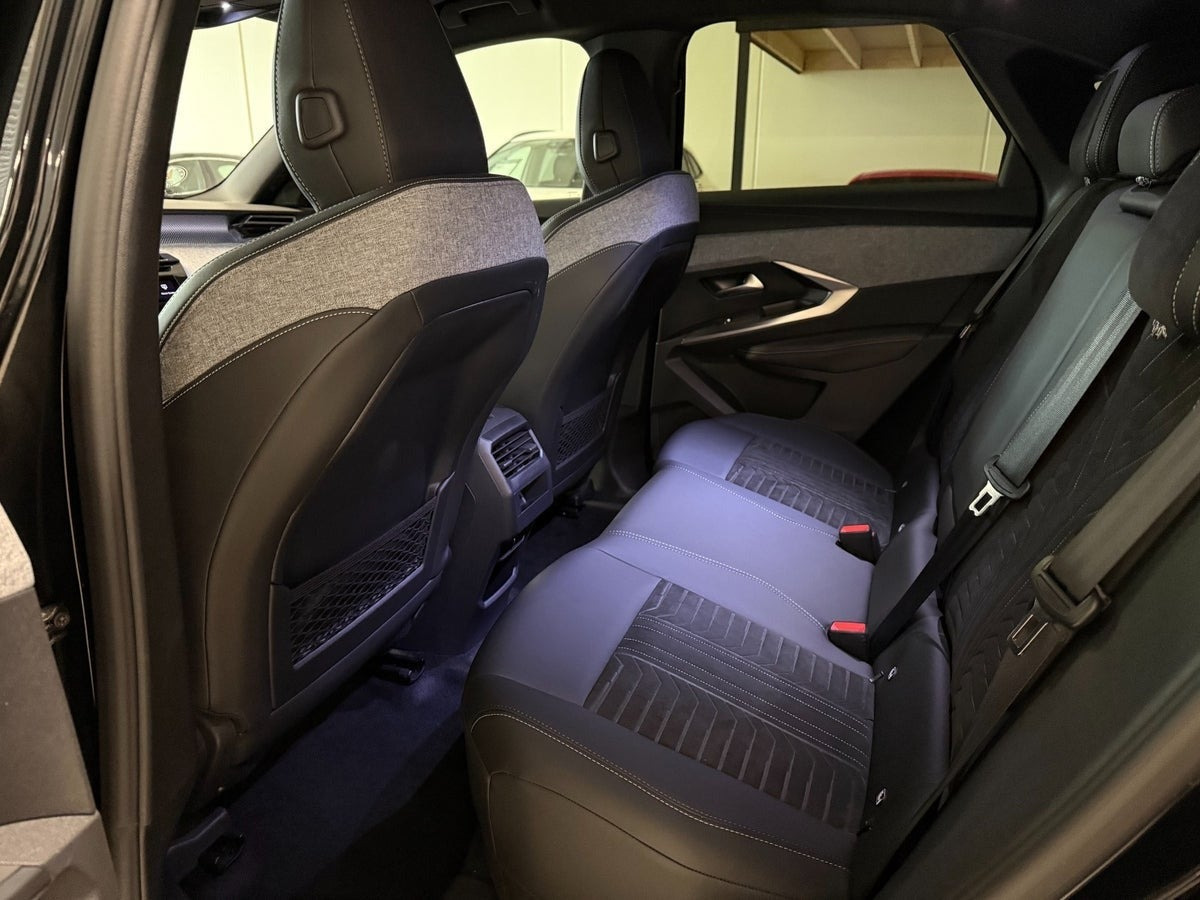 Sort Peugeot e-3008 fra 2025