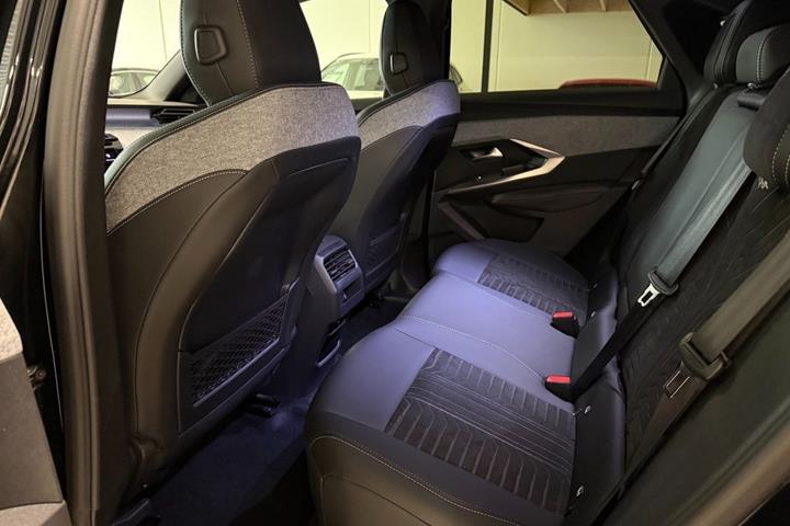 Sort Peugeot e-3008 fra 2025