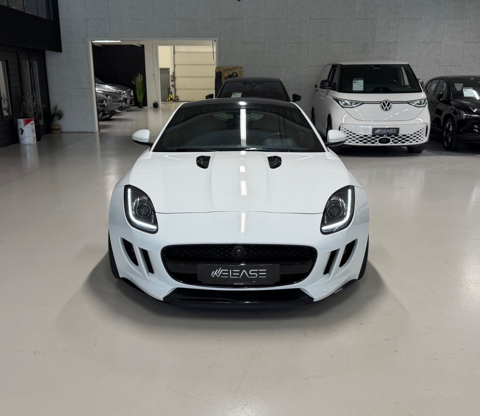 Hvid Jaguar F-Type fra 2014