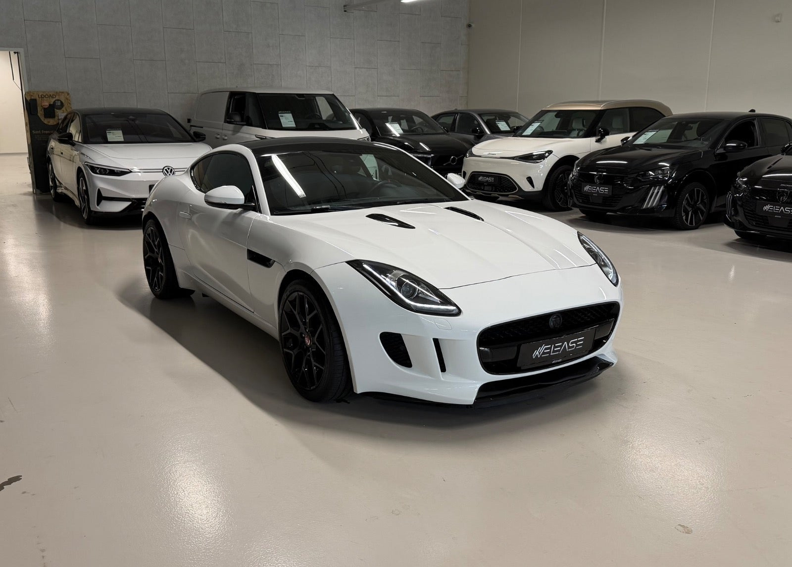 Hvid Jaguar F-Type fra 2014