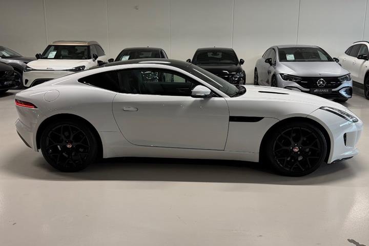 Hvid Jaguar F-Type fra 2014