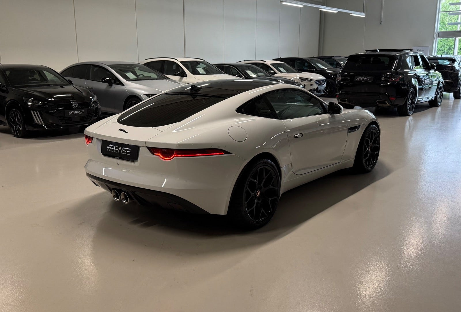 Hvid Jaguar F-Type fra 2014
