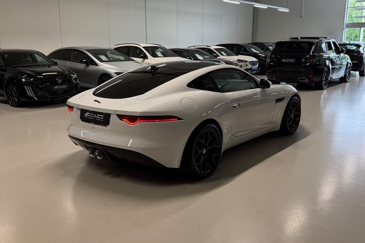 Hvid Jaguar F-Type fra 2014