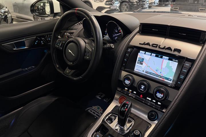 Hvid Jaguar F-Type fra 2014