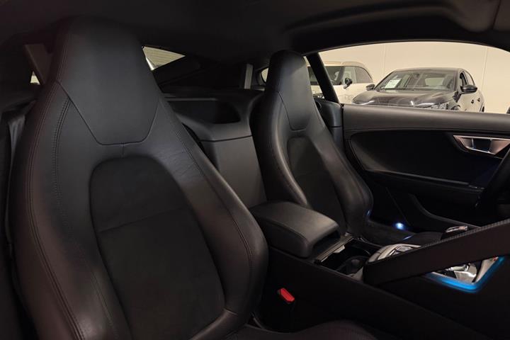 Hvid Jaguar F-Type fra 2014