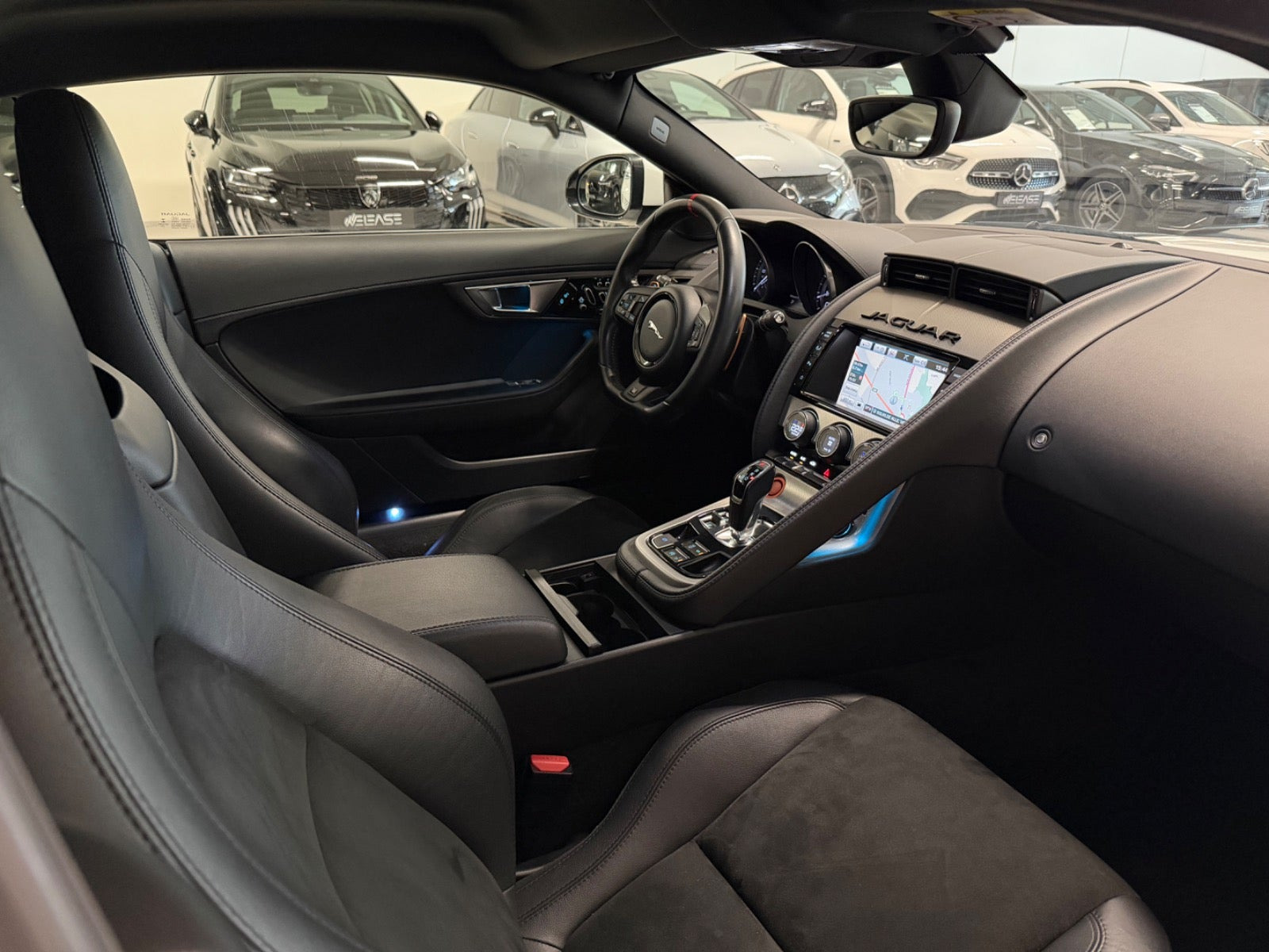 Hvid Jaguar F-Type fra 2014