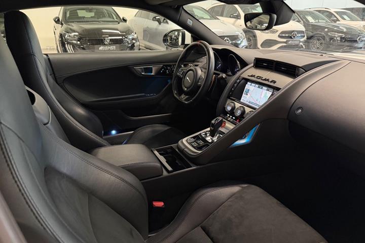 Hvid Jaguar F-Type fra 2014