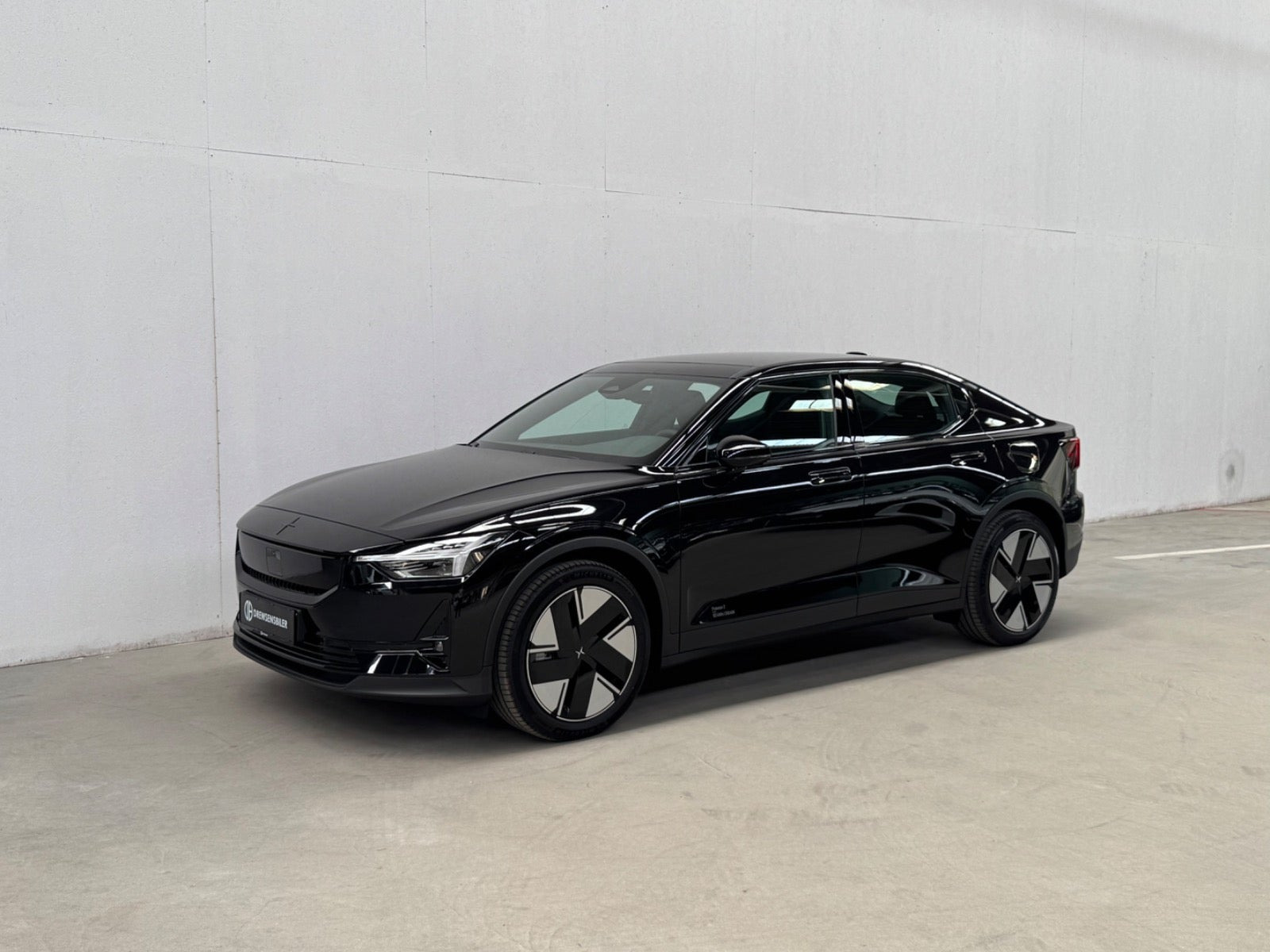 Sort Polestar 2 fra 2025