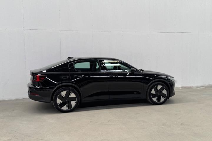 Sort Polestar 2 fra 2025