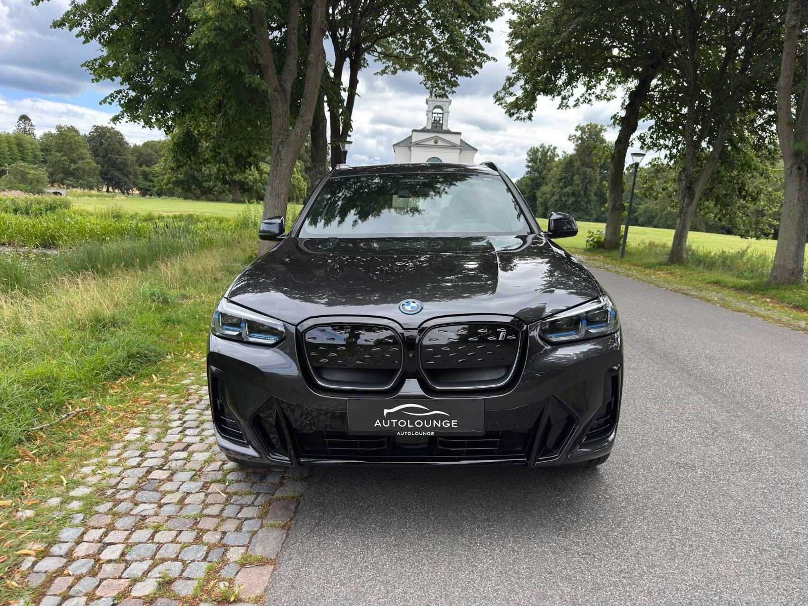 Grå BMW iX3 fra 2023