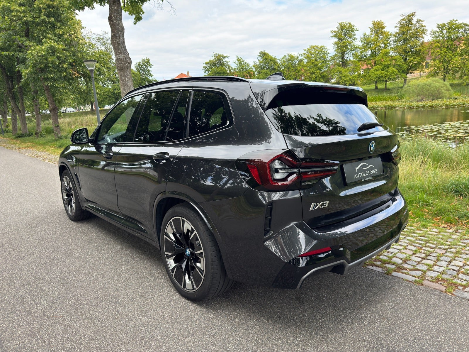 Grå BMW iX3 fra 2023