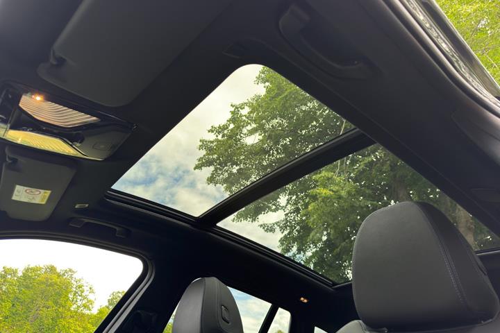 Grå BMW iX3 fra 2023