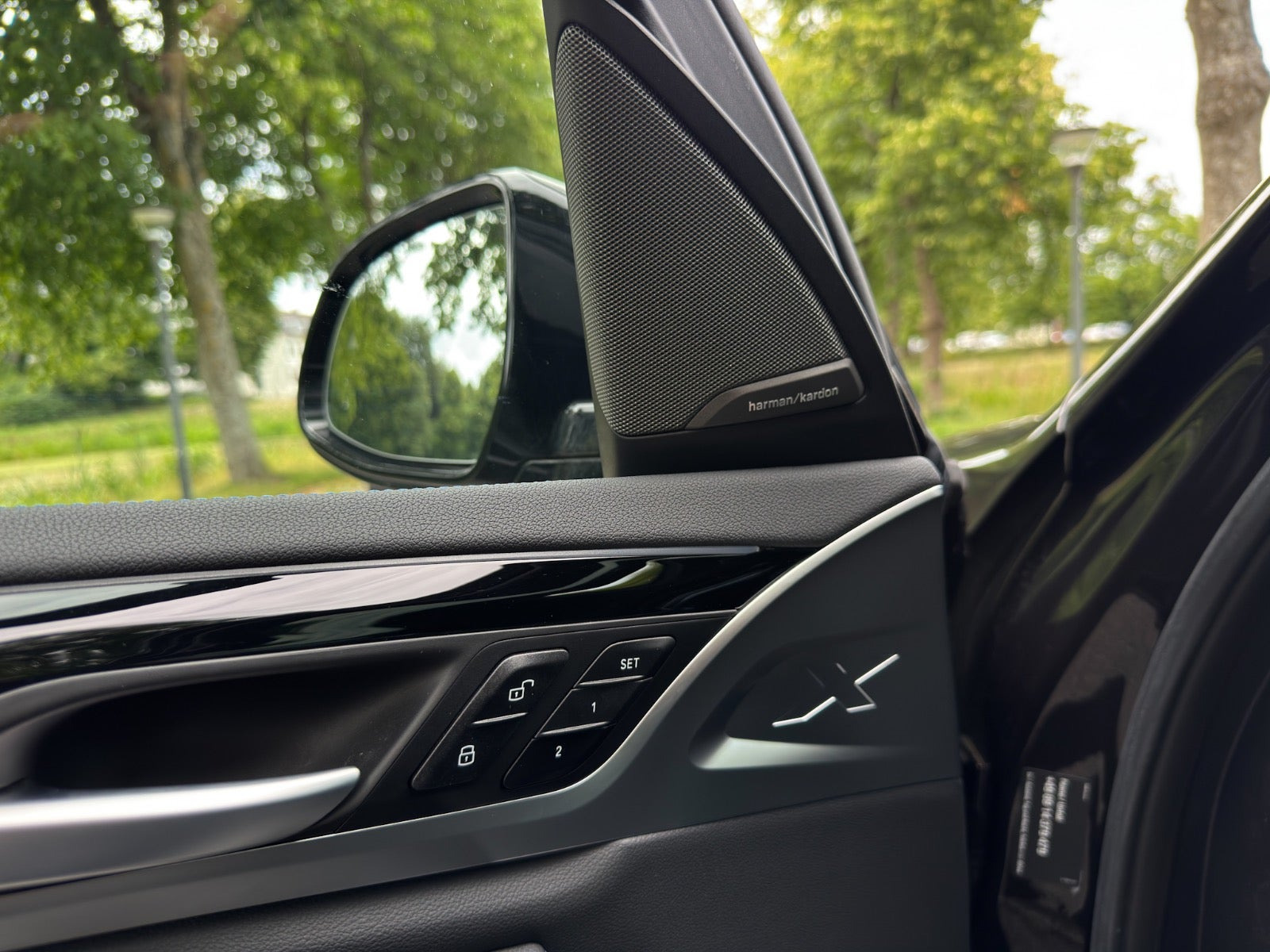 Grå BMW iX3 fra 2023