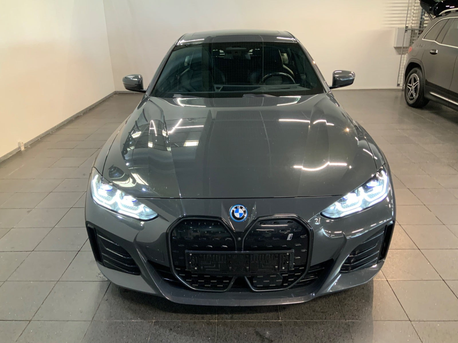 Grå BMW i4 fra 2022