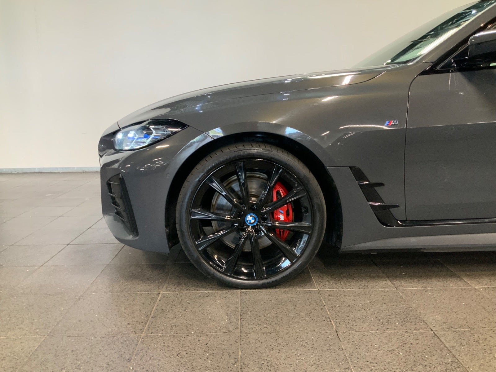 Grå BMW i4 fra 2022