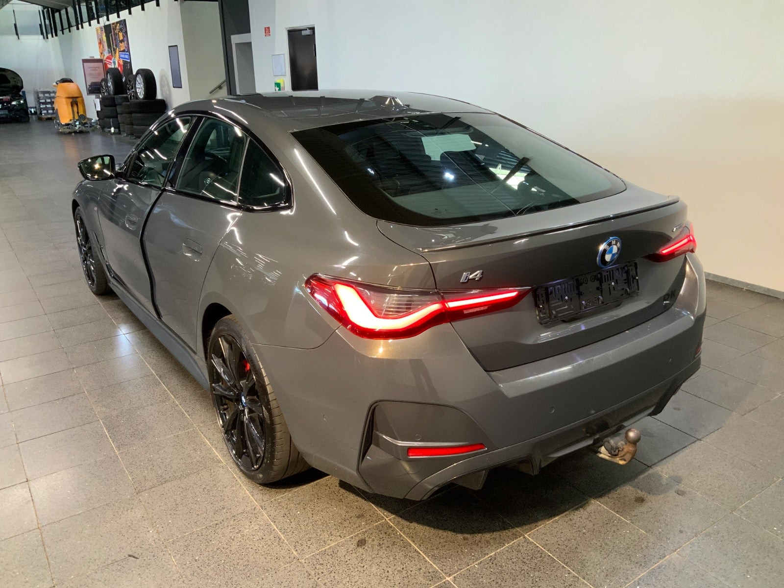 Grå BMW i4 fra 2022