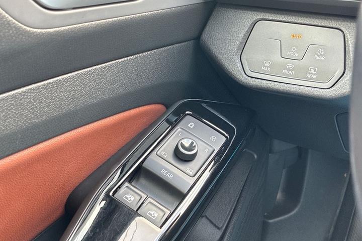 Blå VW ID.4 fra 2021