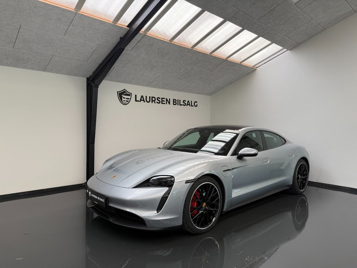 Sølv Porsche Taycan 4S fra 2021