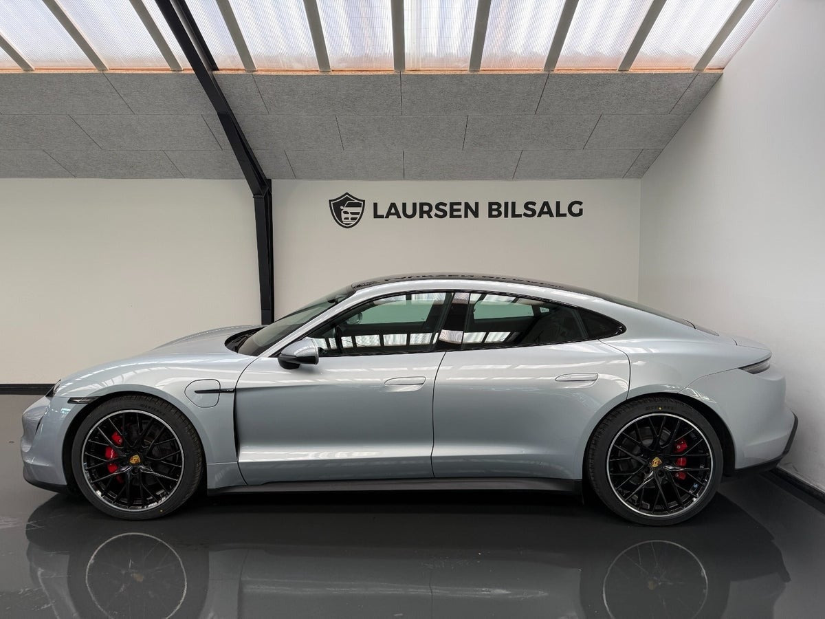 Sølv Porsche Taycan 4S fra 2021