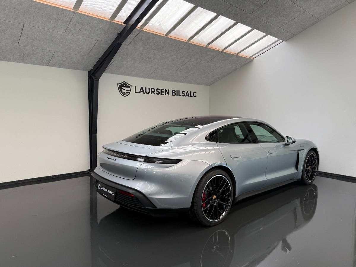 Sølv Porsche Taycan 4S fra 2021