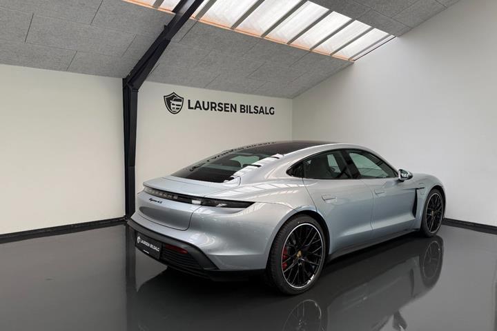Sølv Porsche Taycan 4S fra 2021