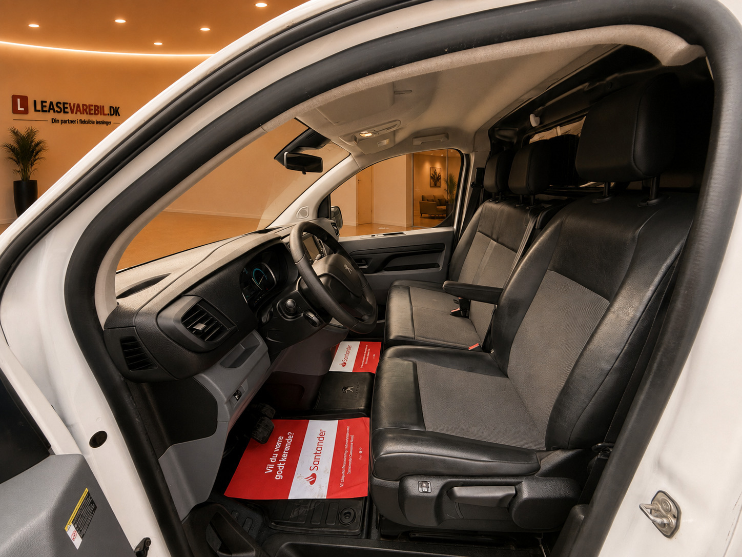 Hvid Peugeot e-Expert fra 2021