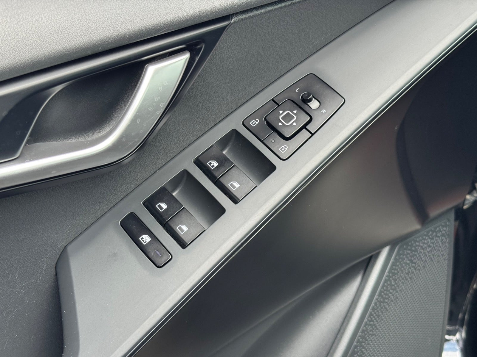 Sort Kia Niro fra 2023